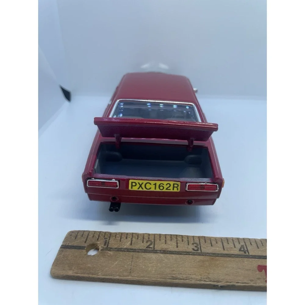 Burago Sb 1/22‎ - Rolls Royce Camargue Red Die cast Model Car